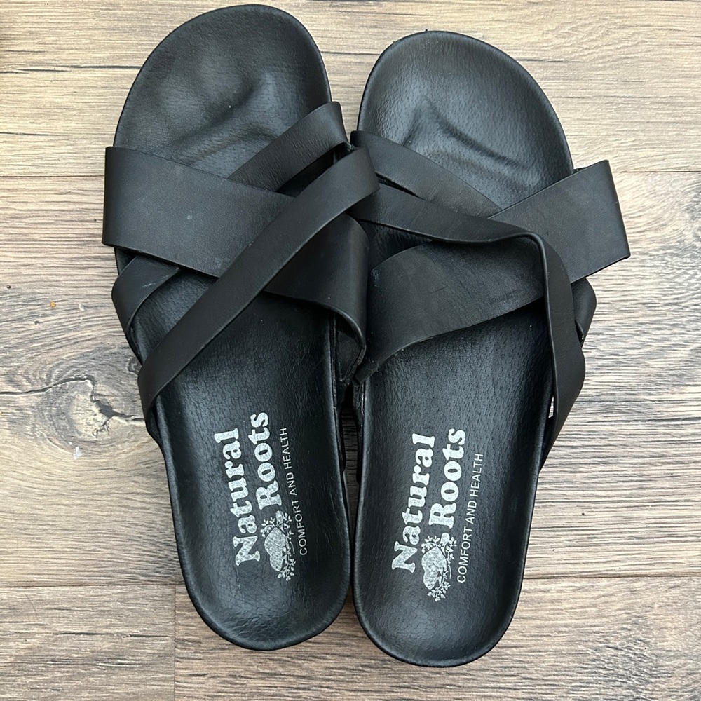 Natural Roots Canada Leather Slip On Sandals